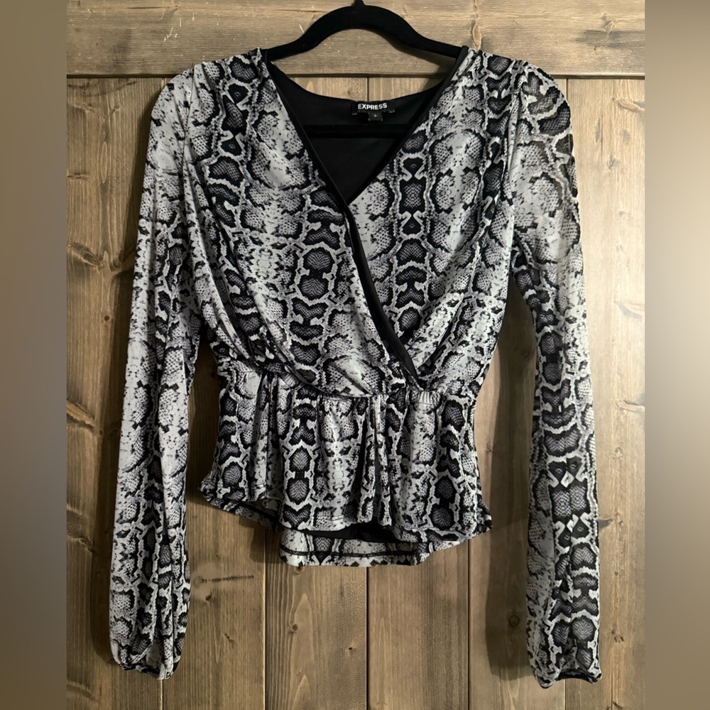 Express Black and Gray Snake Print Peplum Blouse Women’s Size Small EUC
